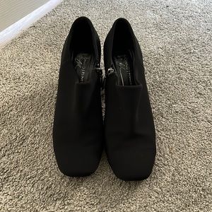 Donald Pliner size 9.5, 2 inch heels